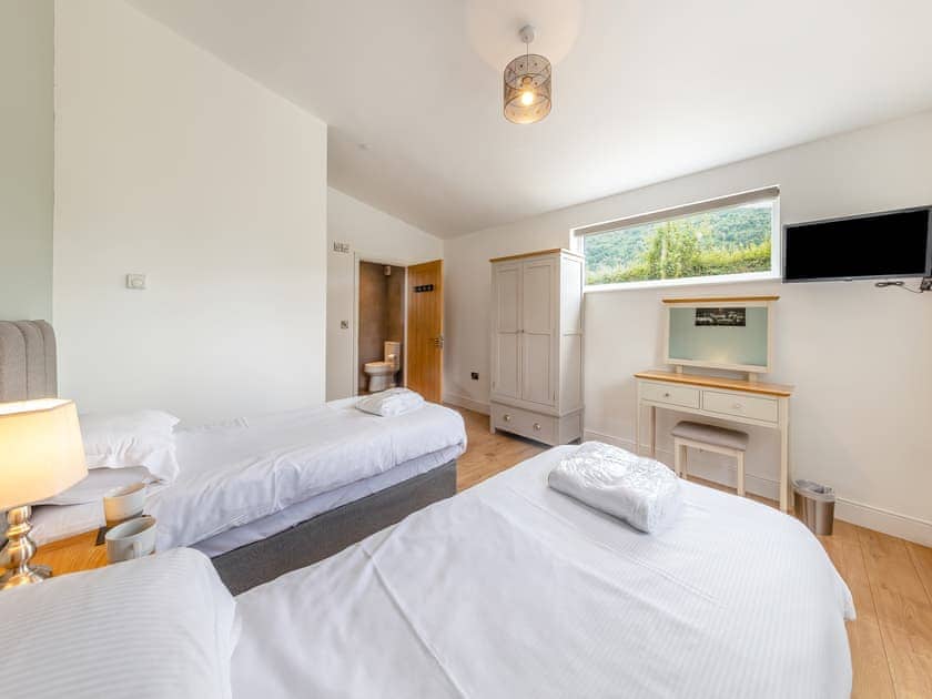 Twin bedroom | Ty Godro - Vale of Llangollen Farm Cottages, Trevor, near Llangollen