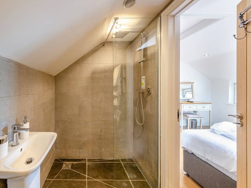 Bathroom | Ty Godro - Vale of Llangollen Farm Cottages, Trevor, near Llangollen