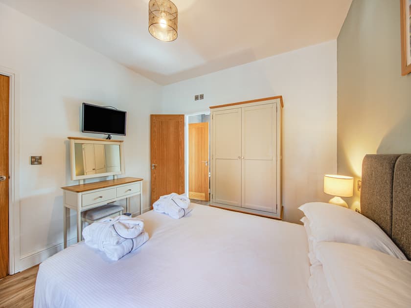 Double bedroom | Cor Tarw - Vale of Llangollen Farm Cottages, Trevor, near Llangollen