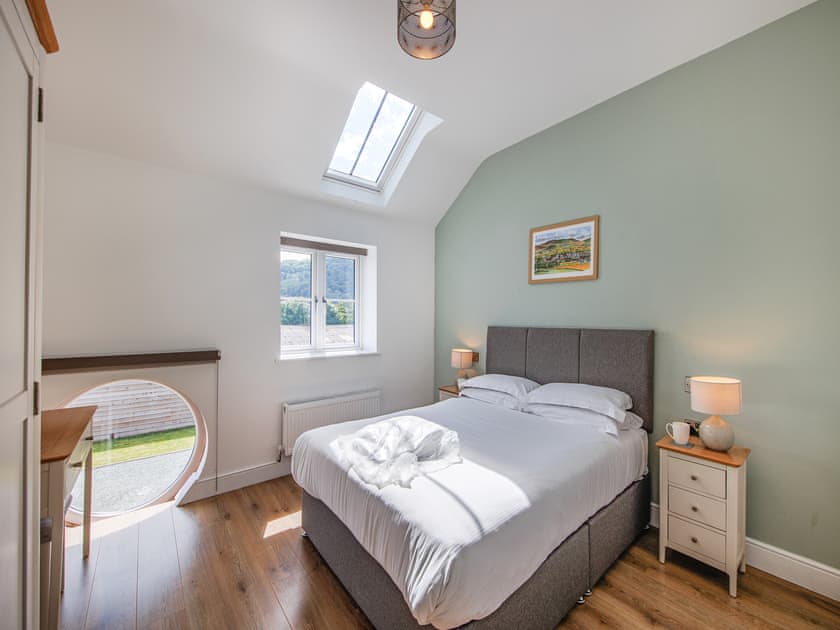 Double bedroom | Cor Tarw - Vale of Llangollen Farm Cottages, Trevor, near Llangollen