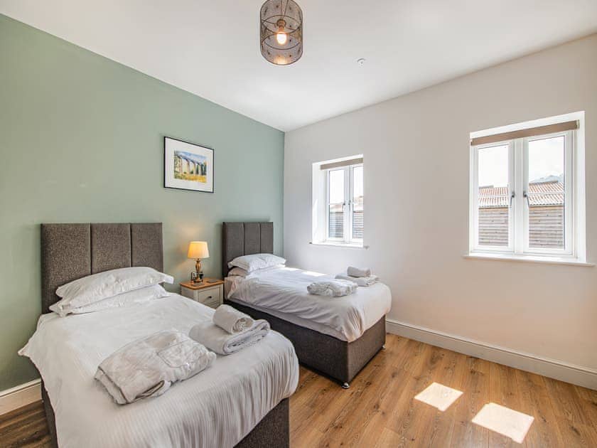 Twin bedroom | Cor Tarw - Vale of Llangollen Farm Cottages, Trevor, near Llangollen
