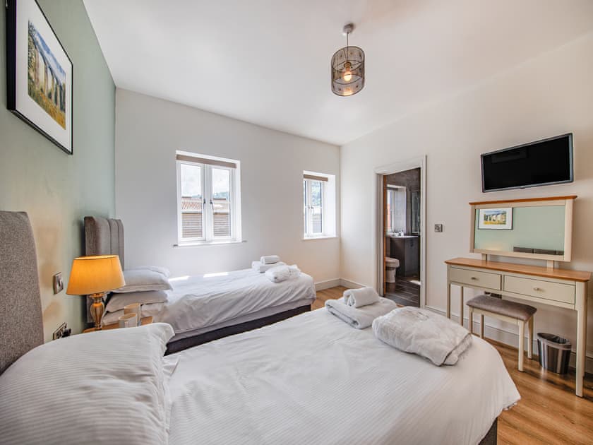 Twin bedroom | Cor Tarw - Vale of Llangollen Farm Cottages, Trevor, near Llangollen