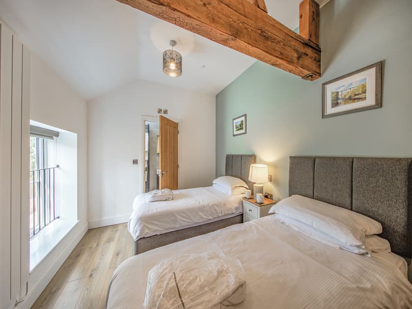 Twin bedroom | Cor Tarw - Vale of Llangollen Farm Cottages, Trevor, near Llangollen