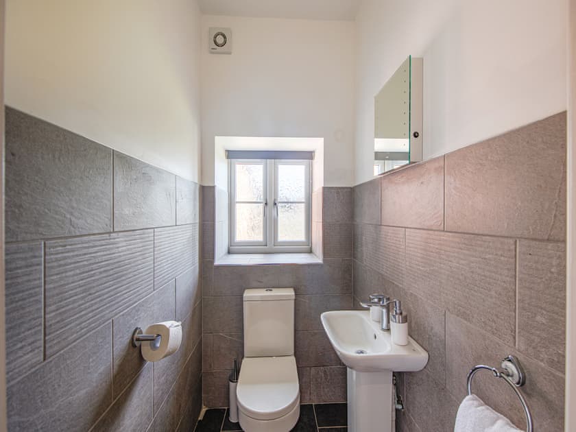 Bathroom | Cor Tarw - Vale of Llangollen Farm Cottages, Trevor, near Llangollen