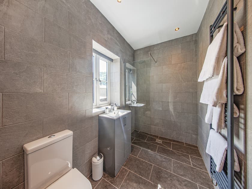 Bathroom | Cor Tarw - Vale of Llangollen Farm Cottages, Trevor, near Llangollen