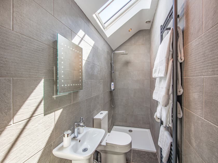 Bathroom | Cor Tarw - Vale of Llangollen Farm Cottages, Trevor, near Llangollen
