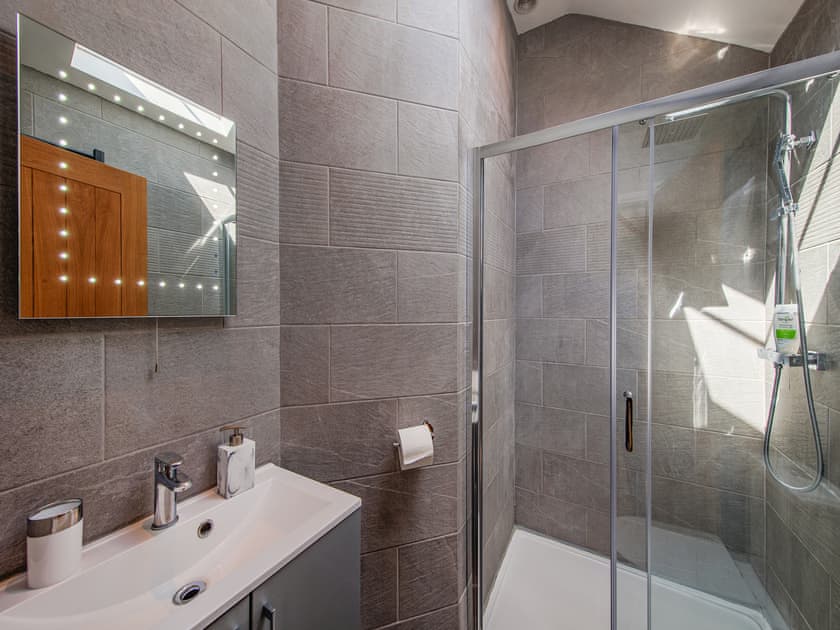 Bathroom | Cor Tarw - Vale of Llangollen Farm Cottages, Trevor, near Llangollen