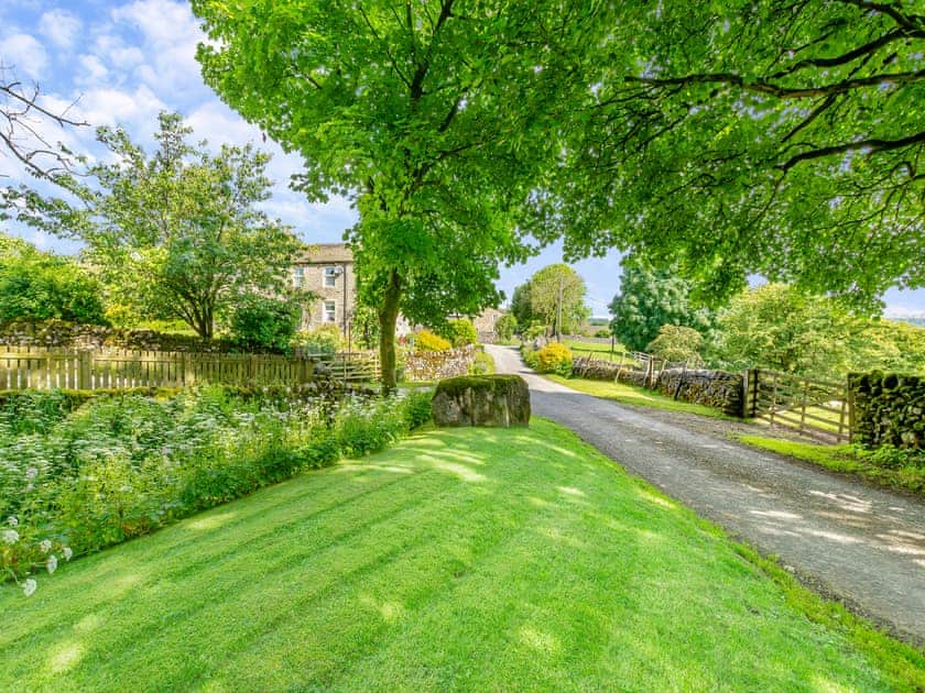 Driveway | Grisedale Stables, Threshfield, near Grassington