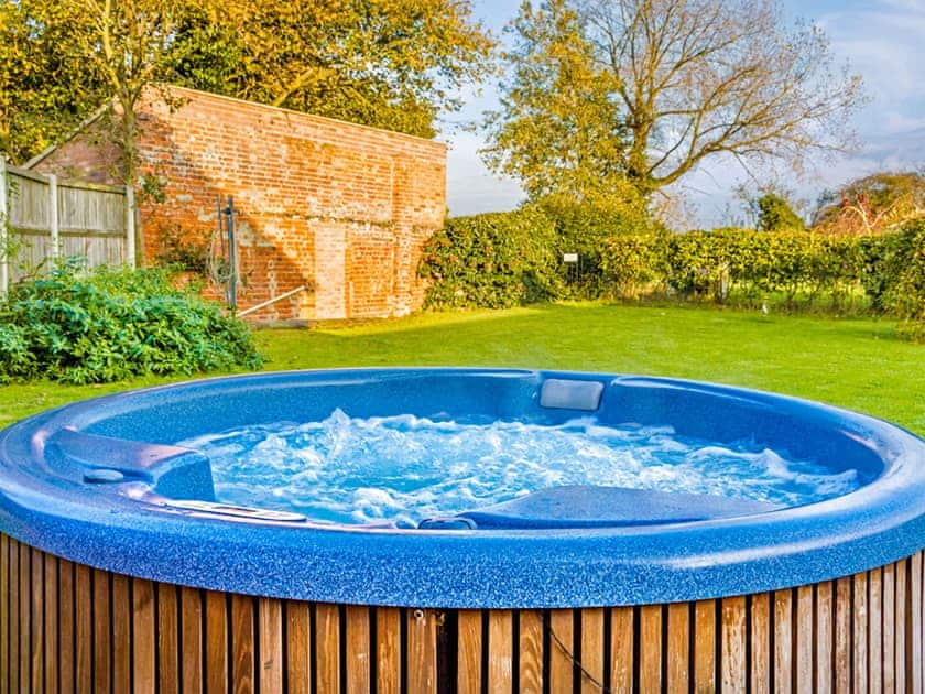 Hot tub | Trinity House, Rollesby, near Winterton-on-Sea