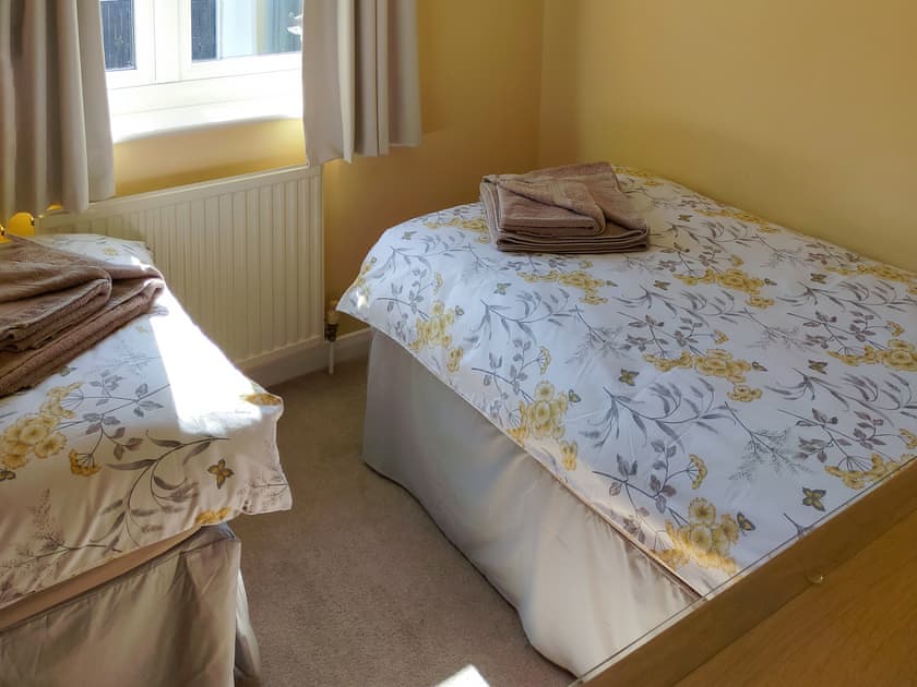 Twin bedroom | Riverside Mews, Bideford