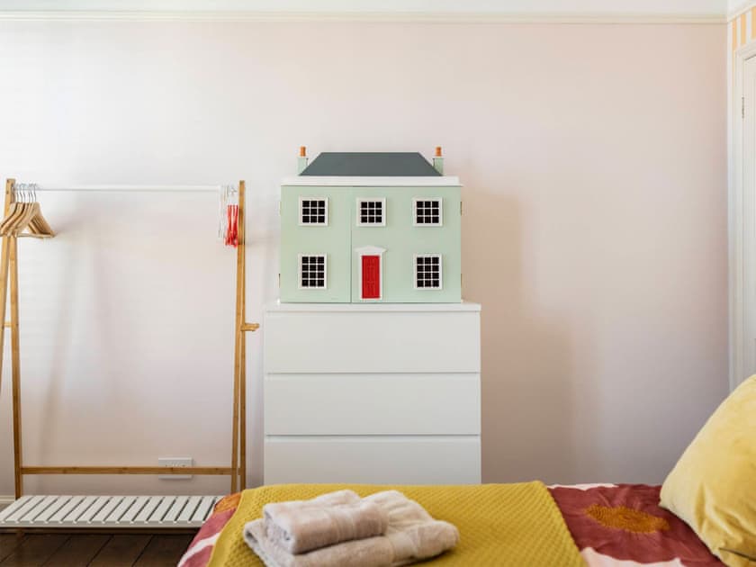 Twin bedroom | Turnstone House, Gorleston-on-Sea, near Great Yarmouth