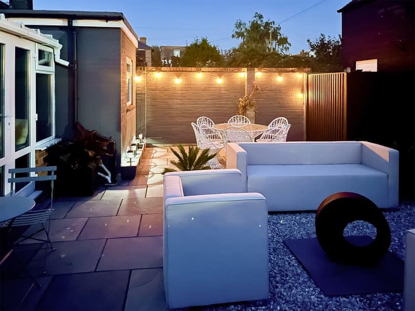 Sitting-out-area | Whitstable Getaways - Sea Scape - Seaside Escapes, Whitstable