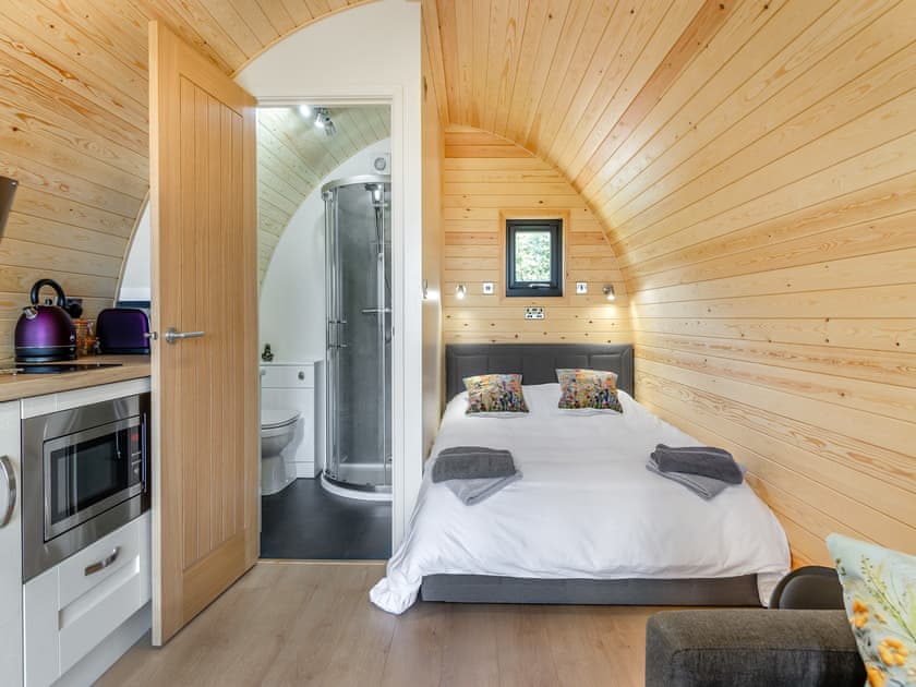 Double bedroom | Rabbits Rest - Broomy Bank Pods, Nesscliffe