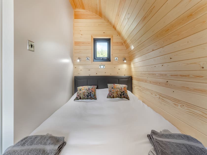 Double bedroom | Rabbits Rest - Broomy Bank Pods, Nesscliffe