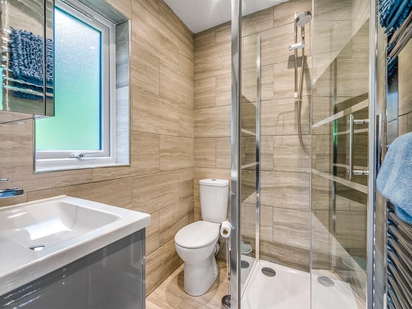 Bathroom | Sea Breeze Cottage, Lochranza
