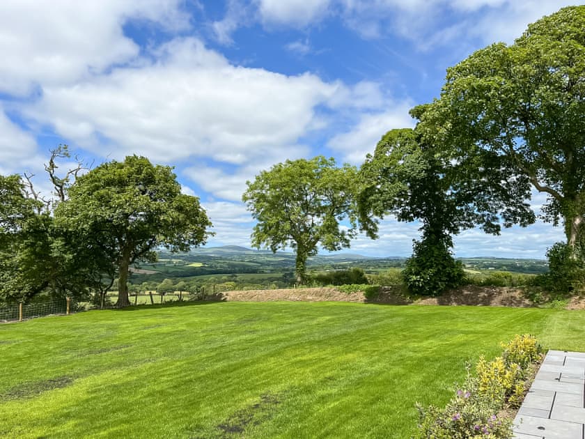 Garden | Llwyncelyn Farmhouse, Clynderwen