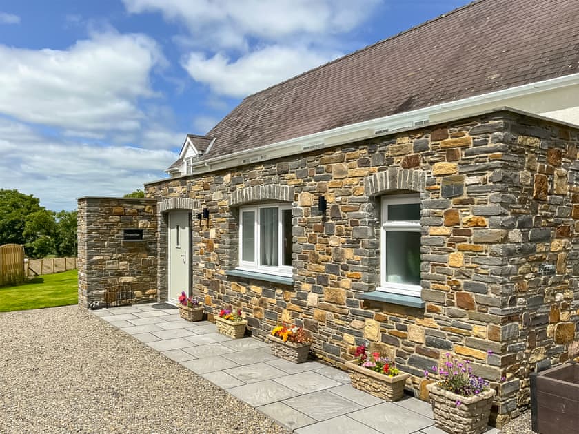 Exterior | Llwyncelyn Farmhouse, Clynderwen