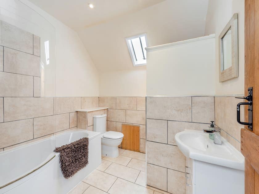 Bathroom | Egmont Farmhouse - Egmont Farm, Northiam, near Rye