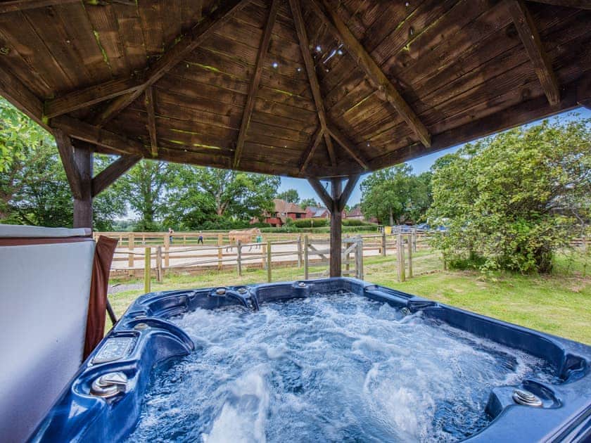 Hot tub | Egmont Farmhouse - Egmont Farm, Northiam, near Rye