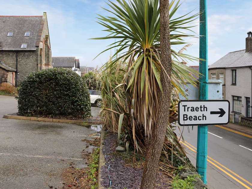 Surrounding area | Trem Y Mor, Criccieth