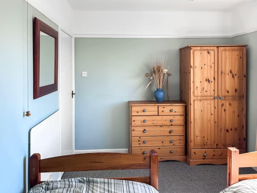 Twin bedroom | Pillango, Cowes