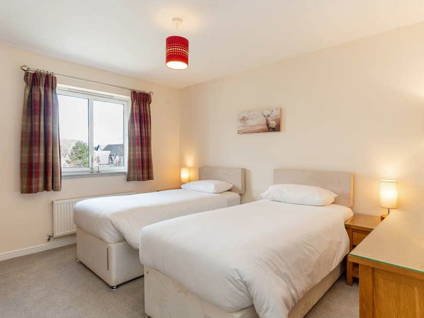 Twin bedroom | The View at No10, Aviemore