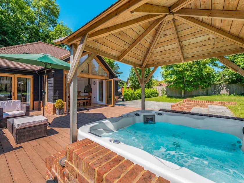 Hot tub | Chestnut Lodge, Sutton Valence, near Maidstone