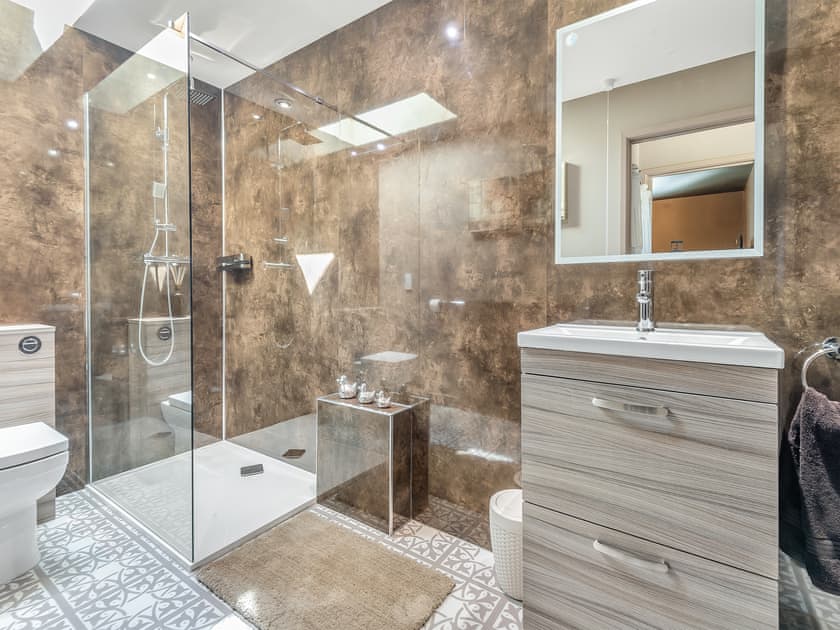 Bathroom | Dovecote Cottage, Downham Market