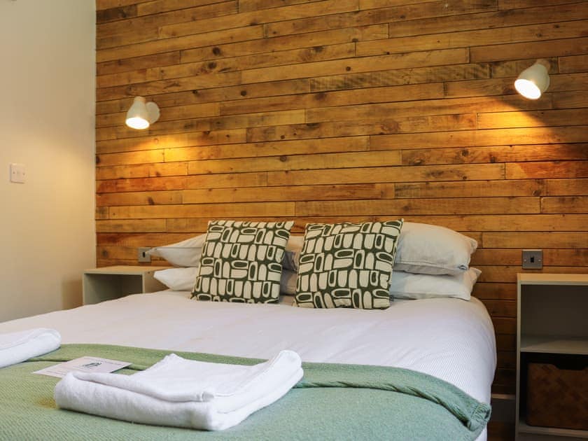 Double bedroom | Dinas Lodge - CWM Cadnant, Caernarfon
