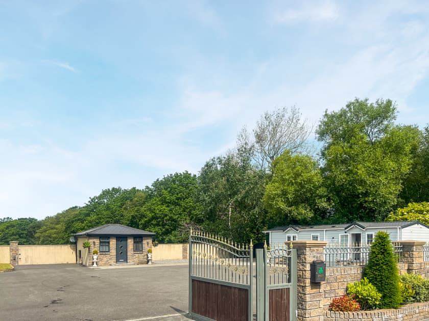 Exterior | Meadows Farm Lodge - Meadows Farm, Gorseinon, near Swansea