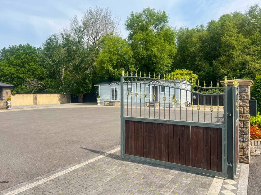 Exterior | Meadows Farm Lodge - Meadows Farm, Gorseinon, near Swansea