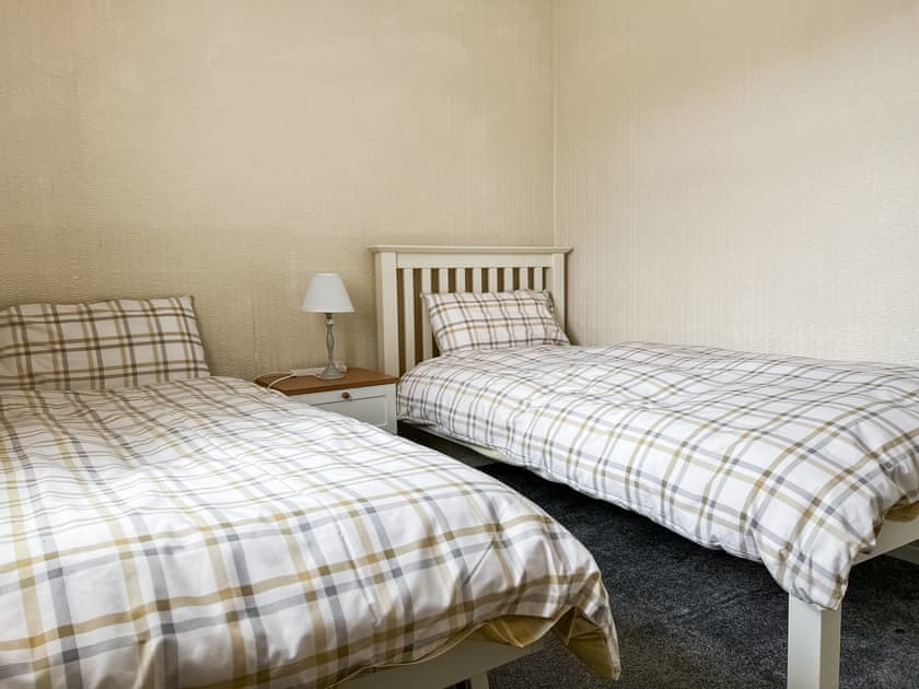 Twin bedroom | Cwtch Cottage, Cardiff