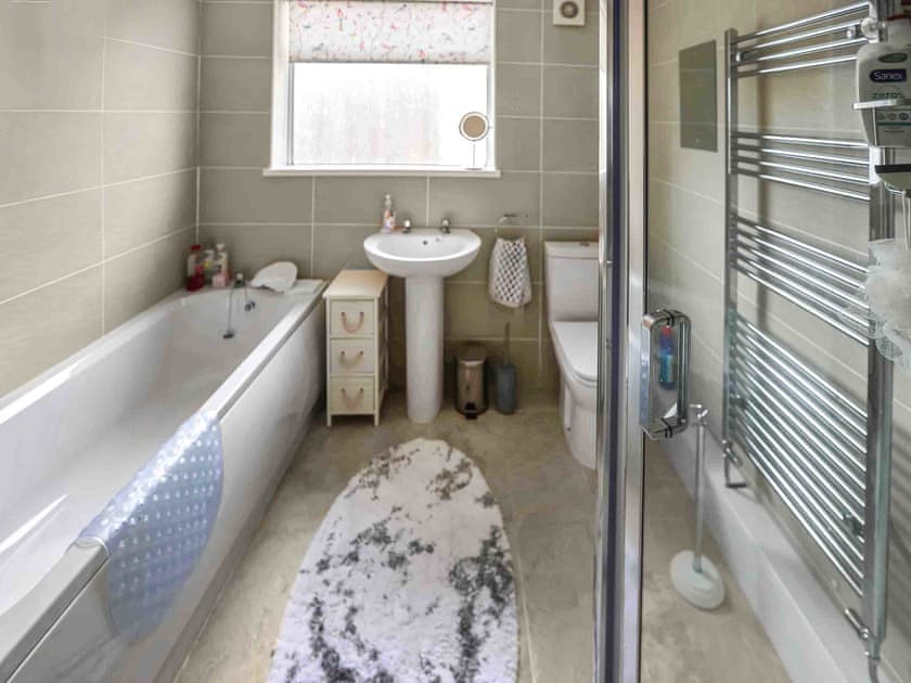 Bathroom | Cwtch Cottage, Cardiff