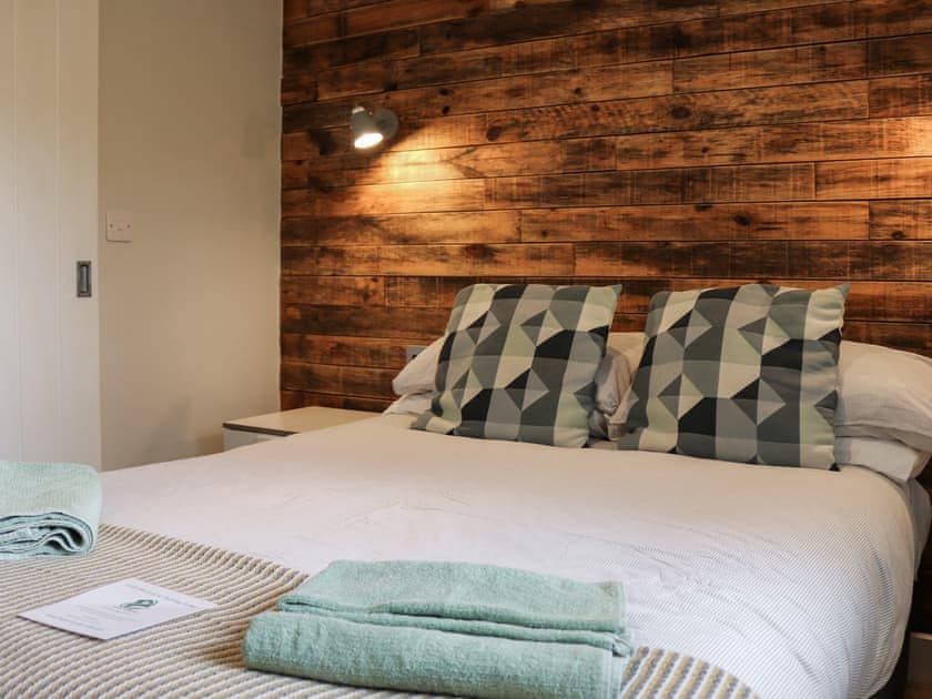 Double bedroom | Menai Lodge - CWM Cadnant, Caernarfon