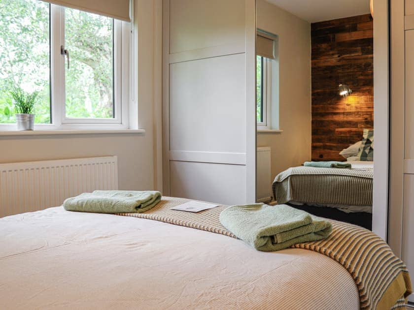 Double bedroom | Menai Lodge - CWM Cadnant, Caernarfon