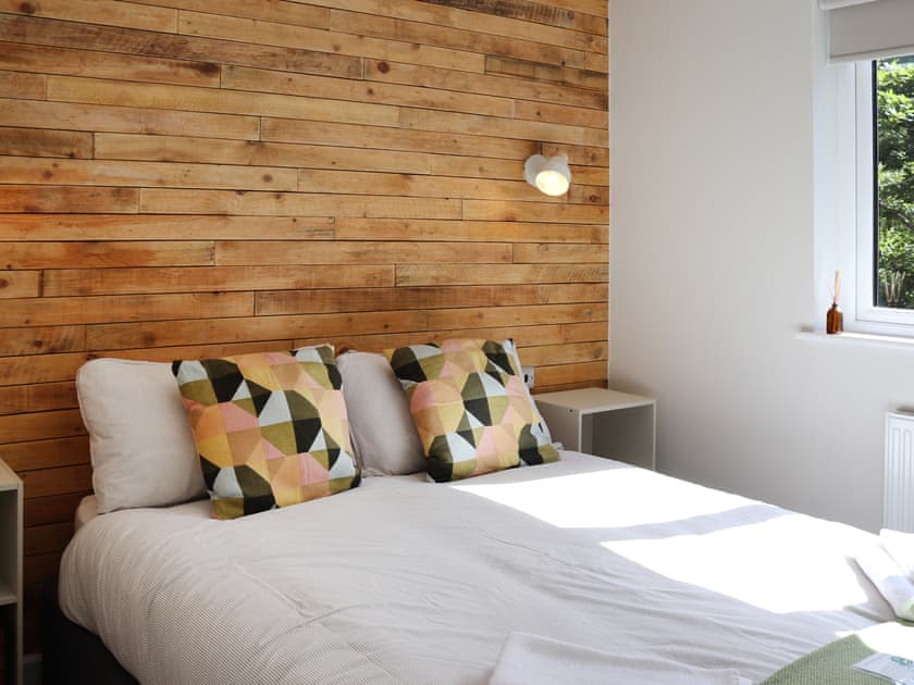 Double bedroom | Peris Lodge - Cwm Cadnant, Caernarfon