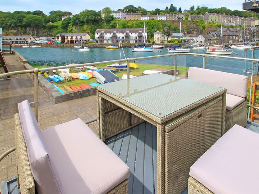 Balcony | Dros Y Dwr, Porthmadog