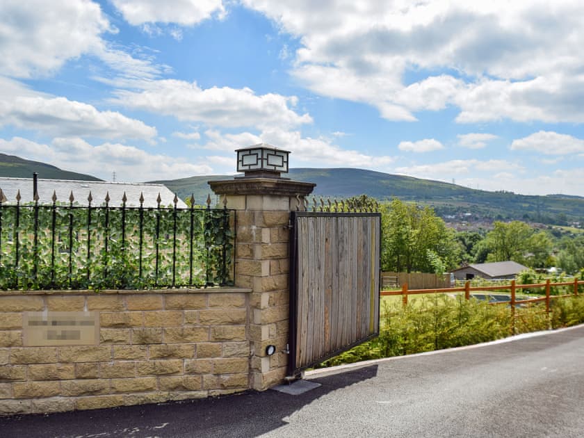 Exterior | The Farmhouse Retreat, Heyrod, near Mossley