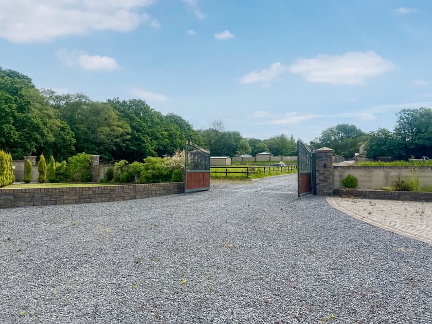 Exterior | Meadows Farm Annex - Meadows Farm, Gorseinon, near Swansea