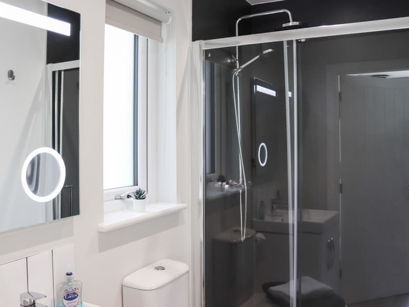 Shower room | Padarn Lodge - CWM Cadnant, Caernarfon