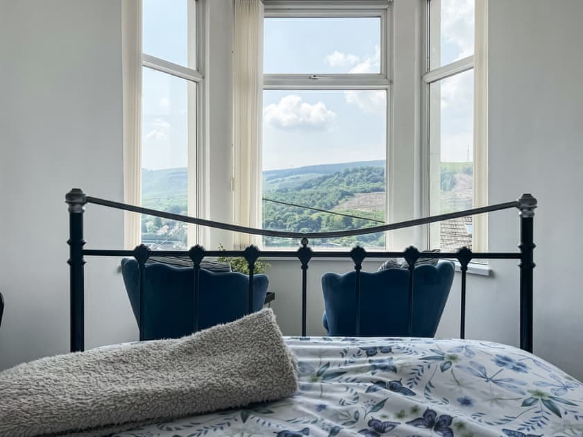 Double bedroom | Mabon House, Pentre