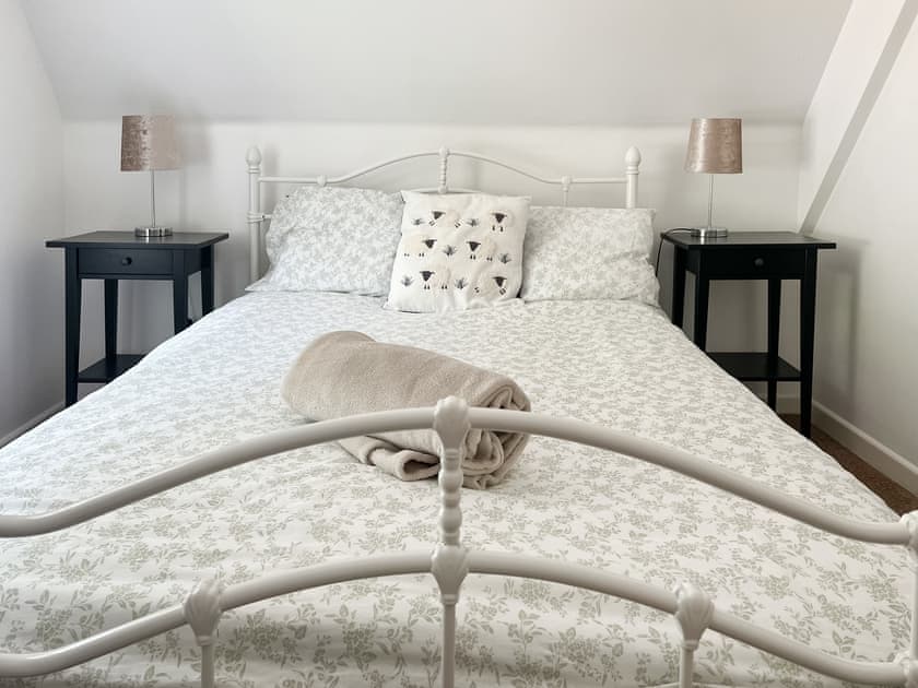 Double bedroom | Mabon House, Pentre