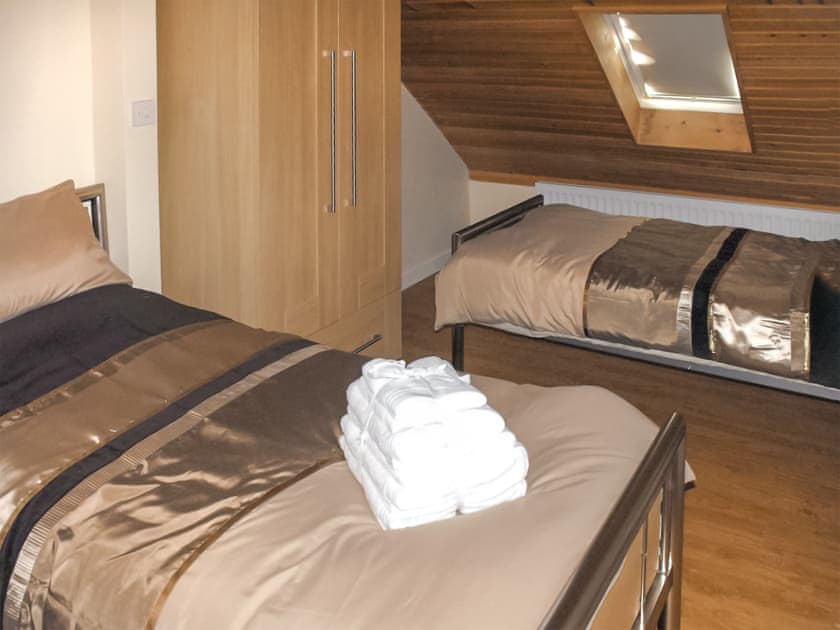 Twin bedroom | Glynogwr Lodge, Black Mill, near Bridgend
