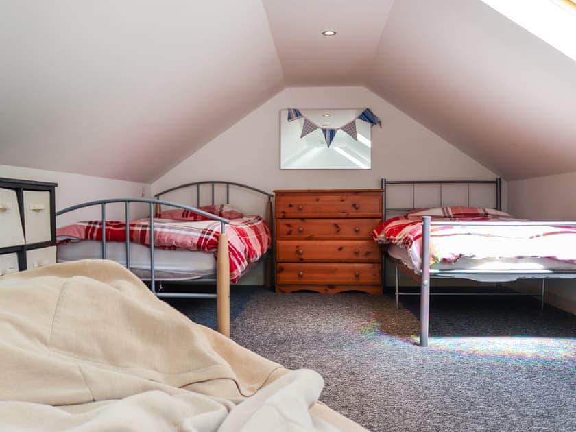 Twin bedroom | Orchard Cottage, Pwllheli