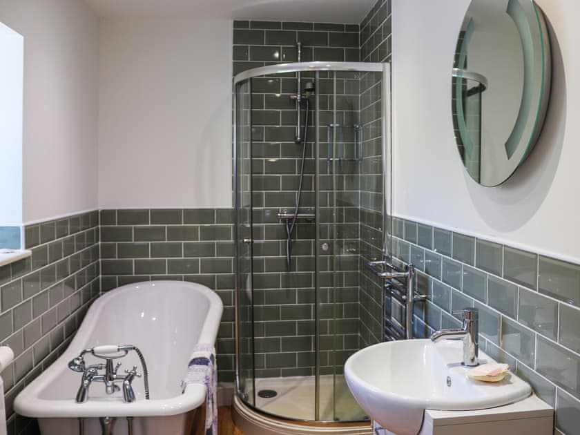 Bathroom | Orchard Cottage, Pwllheli