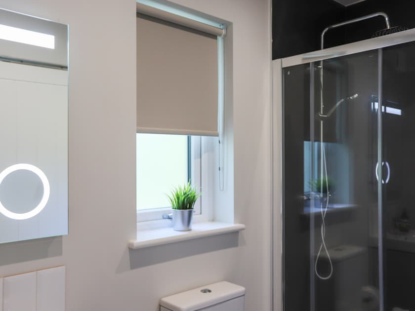 Bathroom | Gwynant Lodge - Cwm Cadnant, Caernarfon