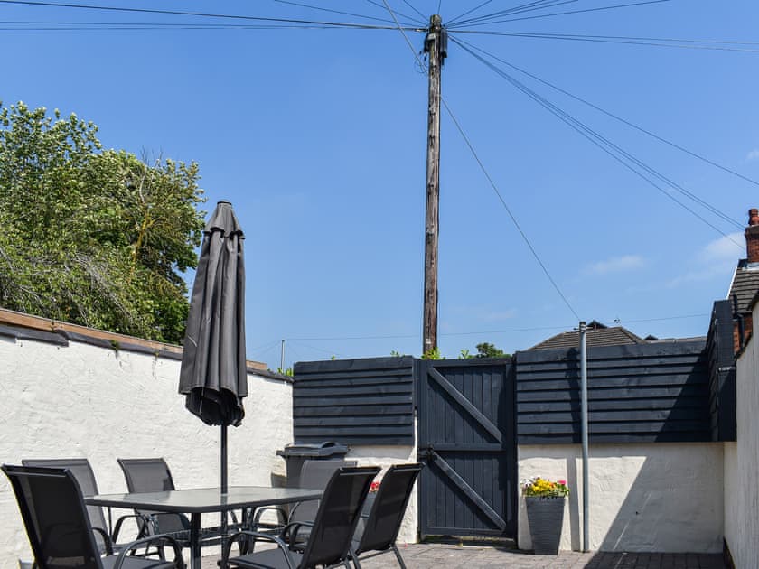 Sitting-out-area | No12, Mold
