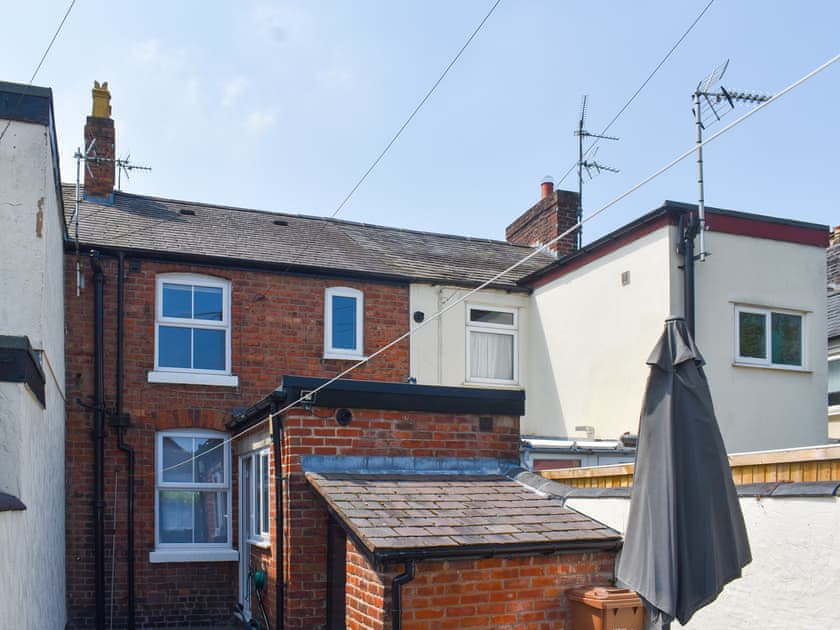 Exterior | No12, Mold