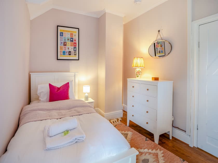 Twin bedroom | Halfstone House, Llanelli