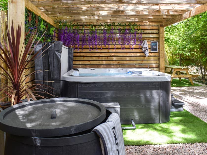 Hot tub | The Retreat, Ringwood, near Wimborne